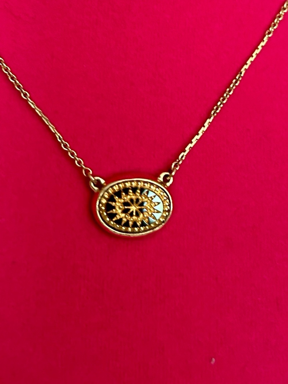Vintage Avon Gold Sunburst Pendant Necklace - Picture 2 of 3